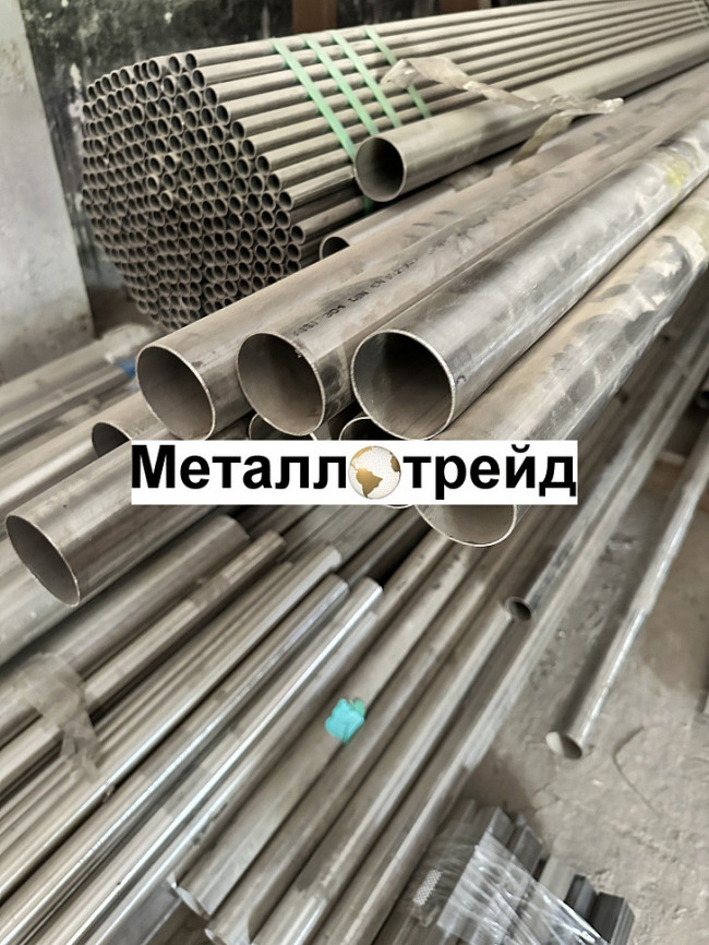 Труба нержавеющая бесшовная 12Х18Н10Т 133x4 мм 6010